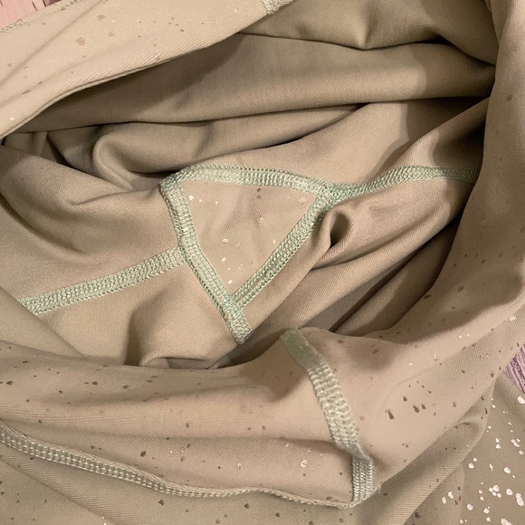 Beyond Yoga High Waisted Alloy Ombre Midi Leggings - Picture 12 of 13